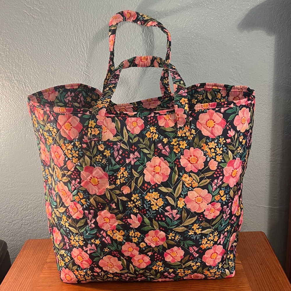 Virah Bella, Jane Quilted Floral Tote Bag (16”x17”x8”) 100% Polyester NWT - Picture 3 of 11